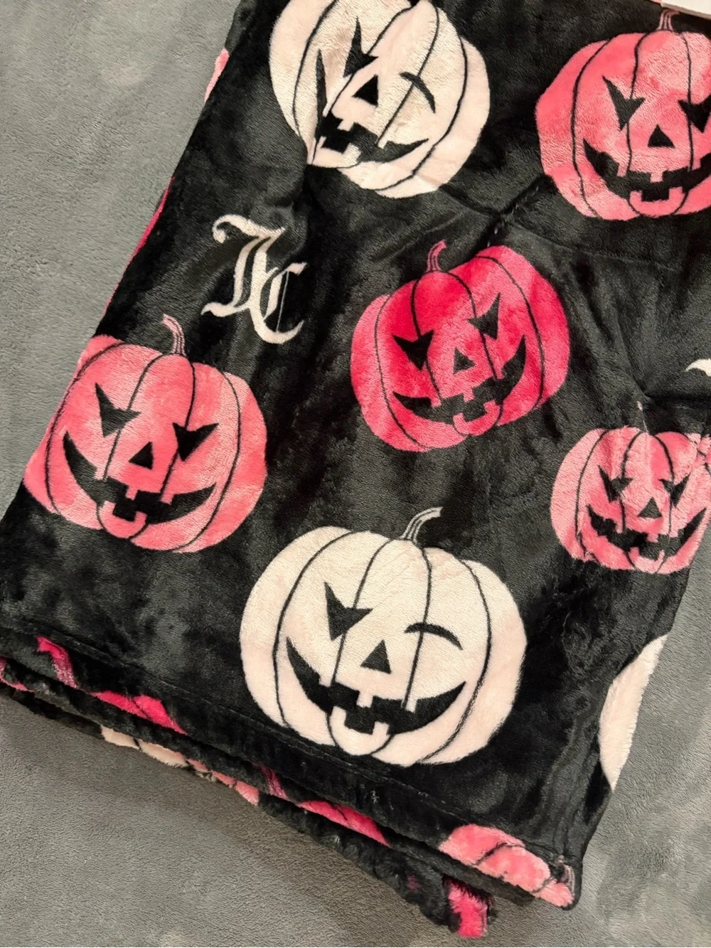 NEW VIRAL Juicy Couture Black Pink White Pumpkin Plush Throw BLANKET 60x70
